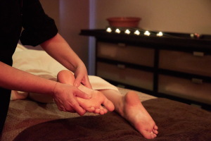 Massage Bain de Pieds Relaxant Aux Plantes et Reflexologie Plantaire ( 1h )